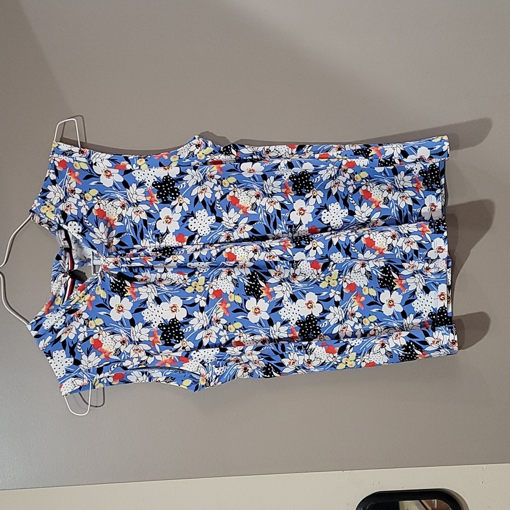 Sleeveless Tommy Hilfiger shirt